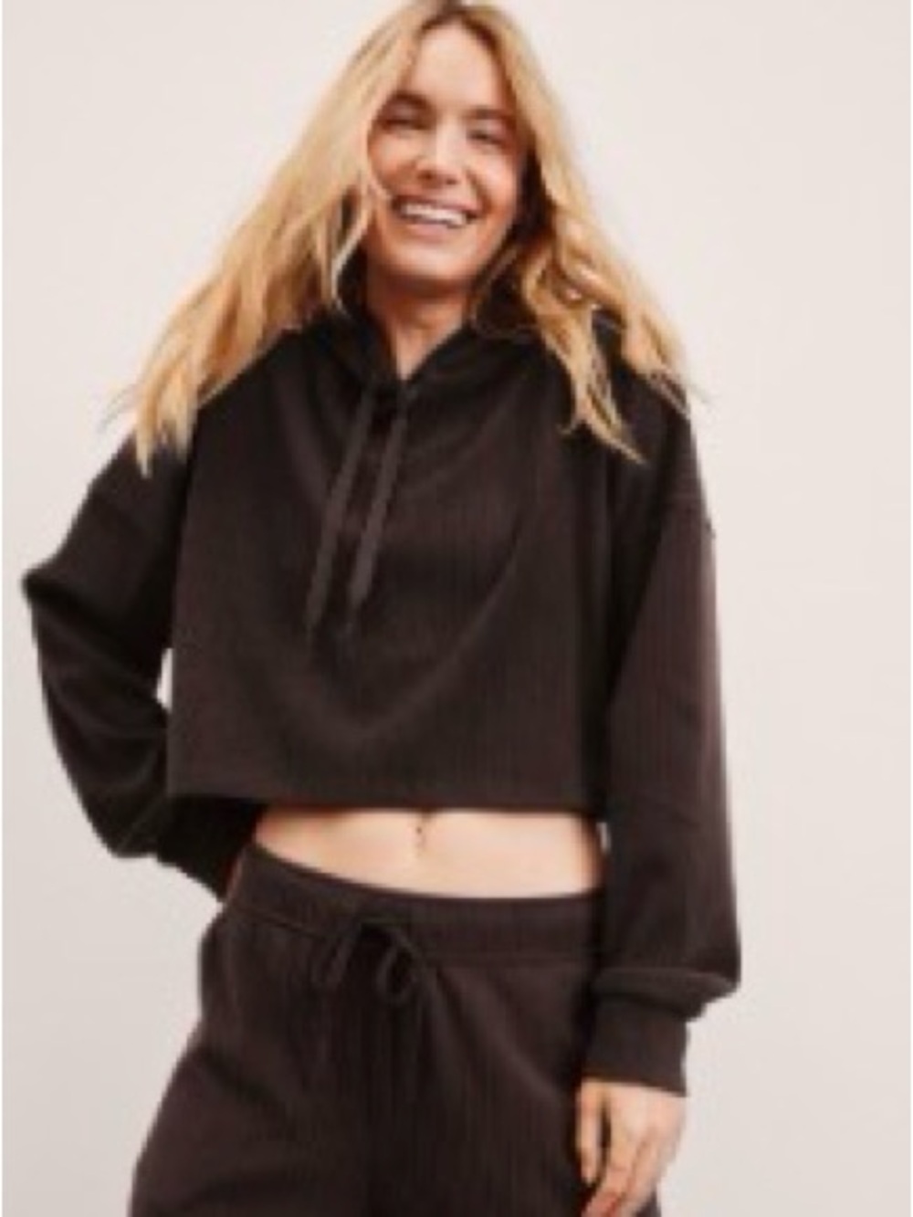 Beyond Yoga Cropped Ribbed Hoodie in Dark Chocolate